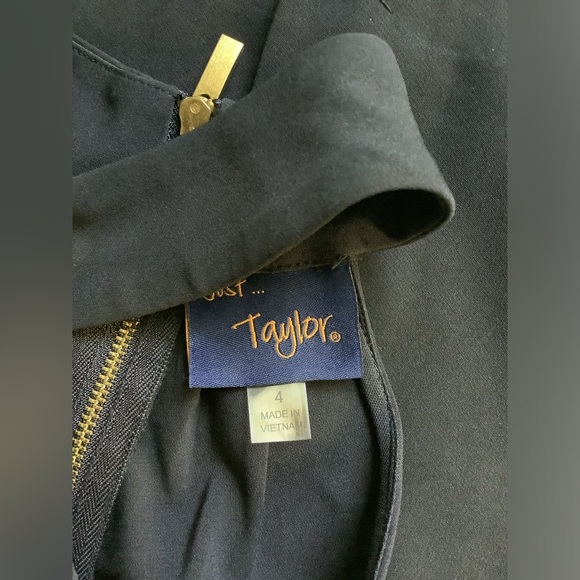 Just Taylor Dress - Picture 4 of 4